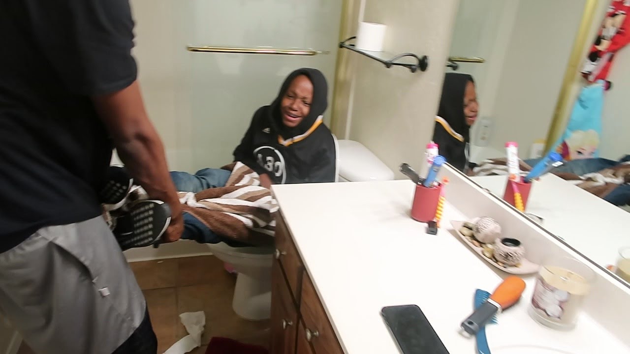 WHEN TALKING CRAP ON THE TOILET GOES WRONG! | Daily Dose S2Ep209