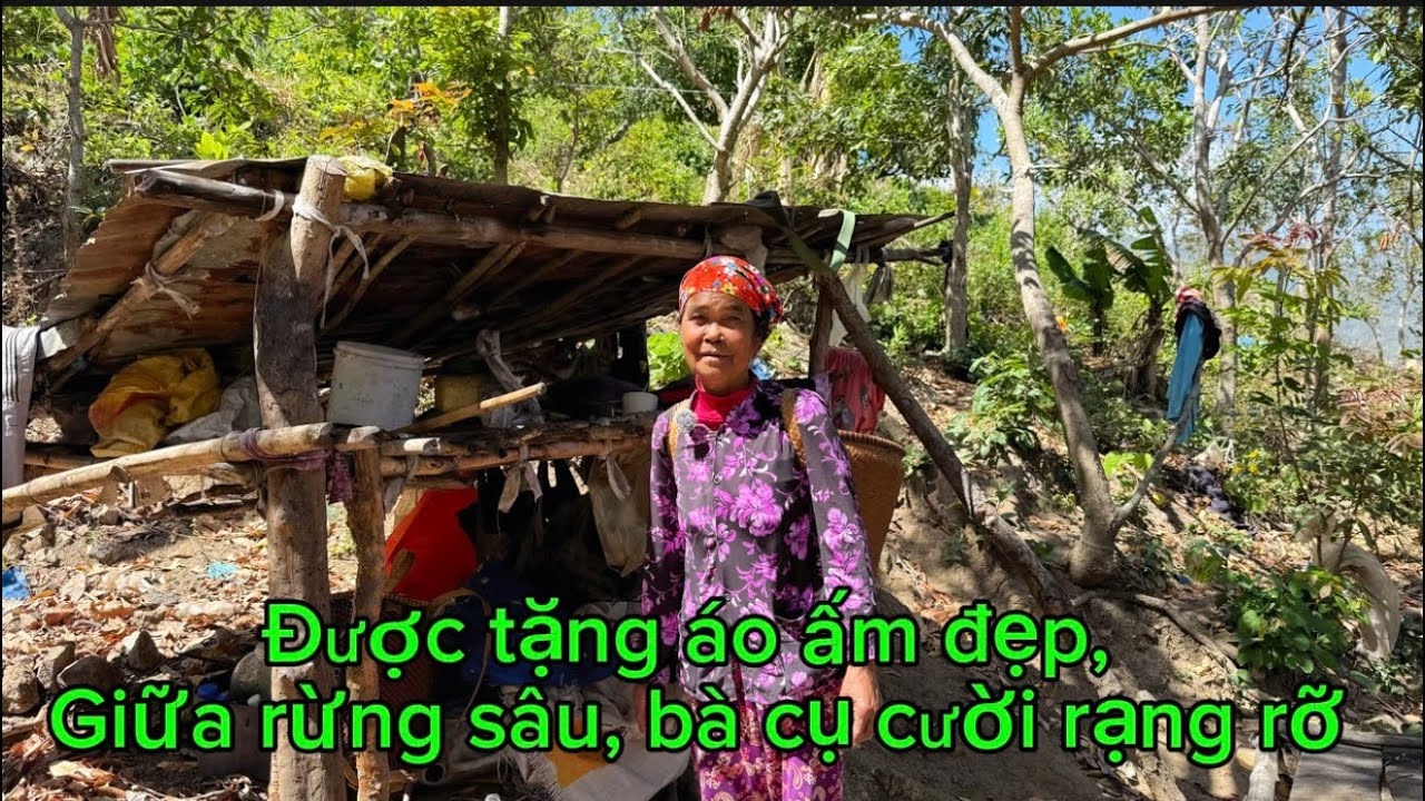 Trong rùng sâu, lẻ loi một bà cụ gần đất xa trời, bà vui mừng nhảy múa khi gặp anh em Hai Tí. Tập 39