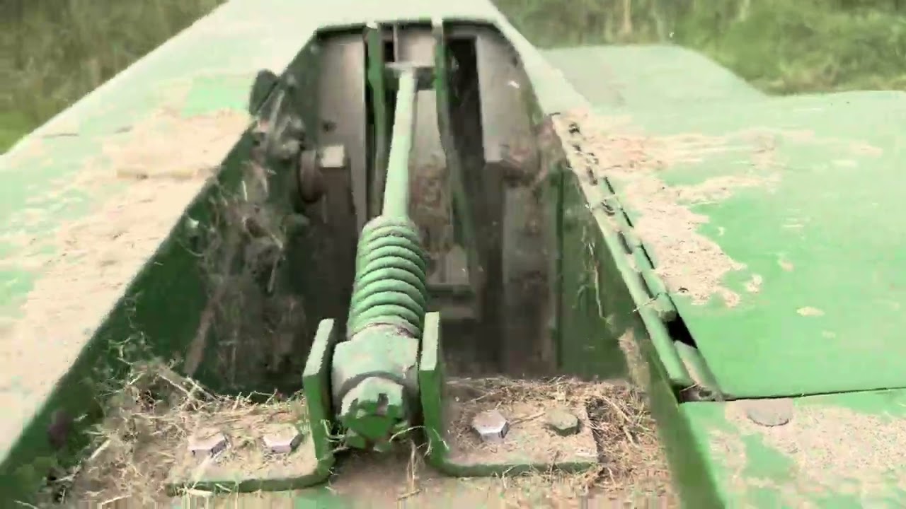 John Deere 359 conventional baler