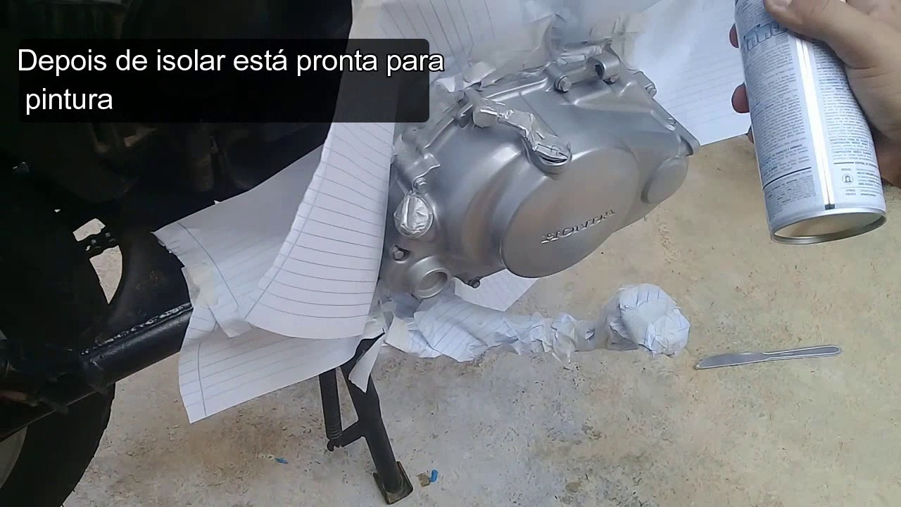 Pintando tampa do motor da 150 em casa....