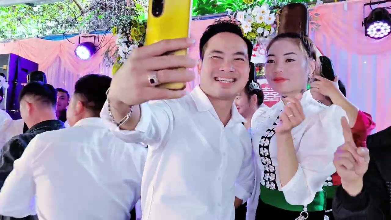 Chị em bản tra nhảy vui tiệc cưới, cô dâu thu Hà & chú rể hải Quang.