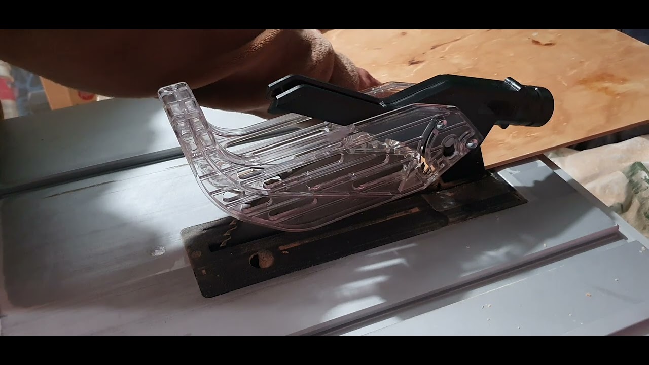 COMO INSTALAR EL PROTECTOR DE UNA SIERRA. DE MESA, STANLEY