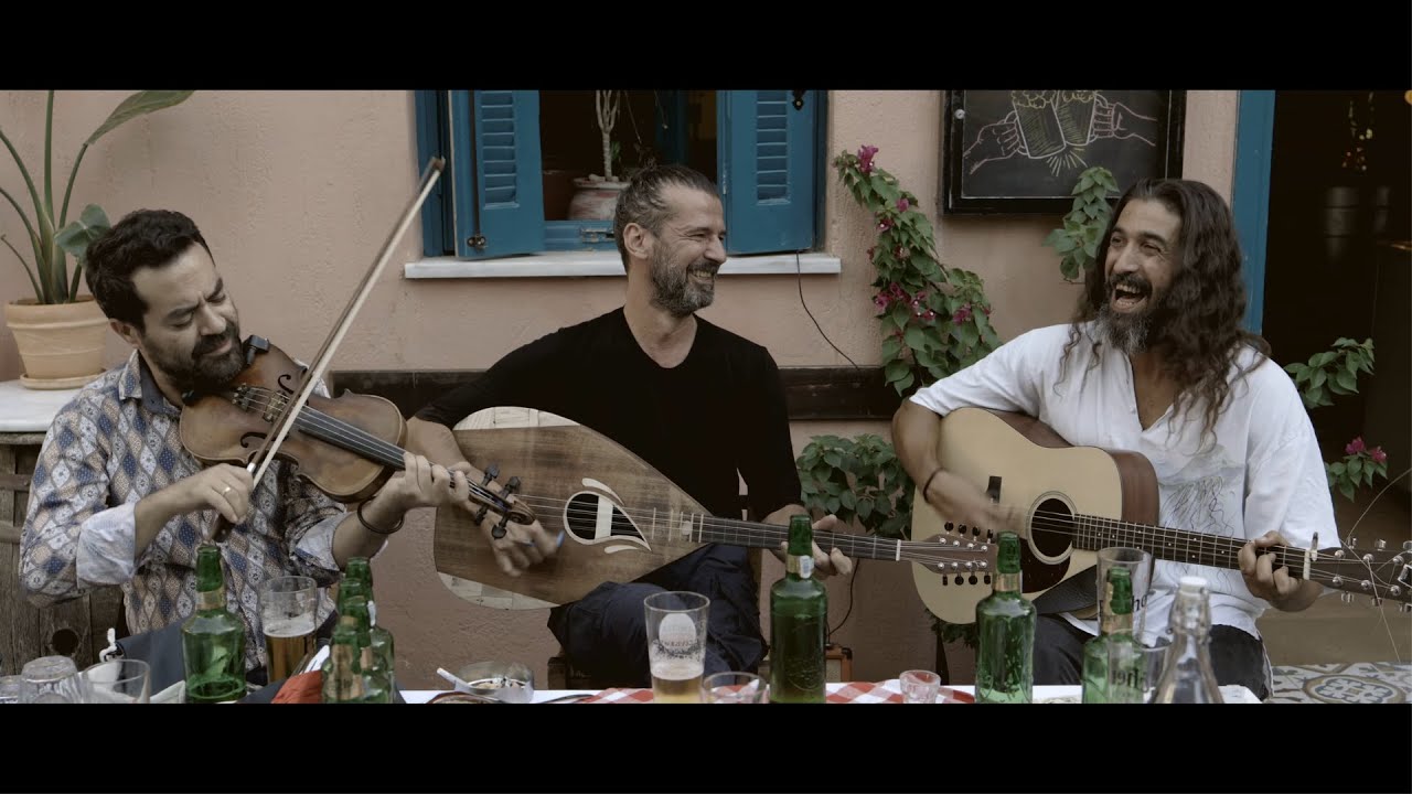 Αλέξανδρος Μίχος & Νίκος Στρατάκης - Να'ταν ο κόσμος μια αυλή (Official video clip)