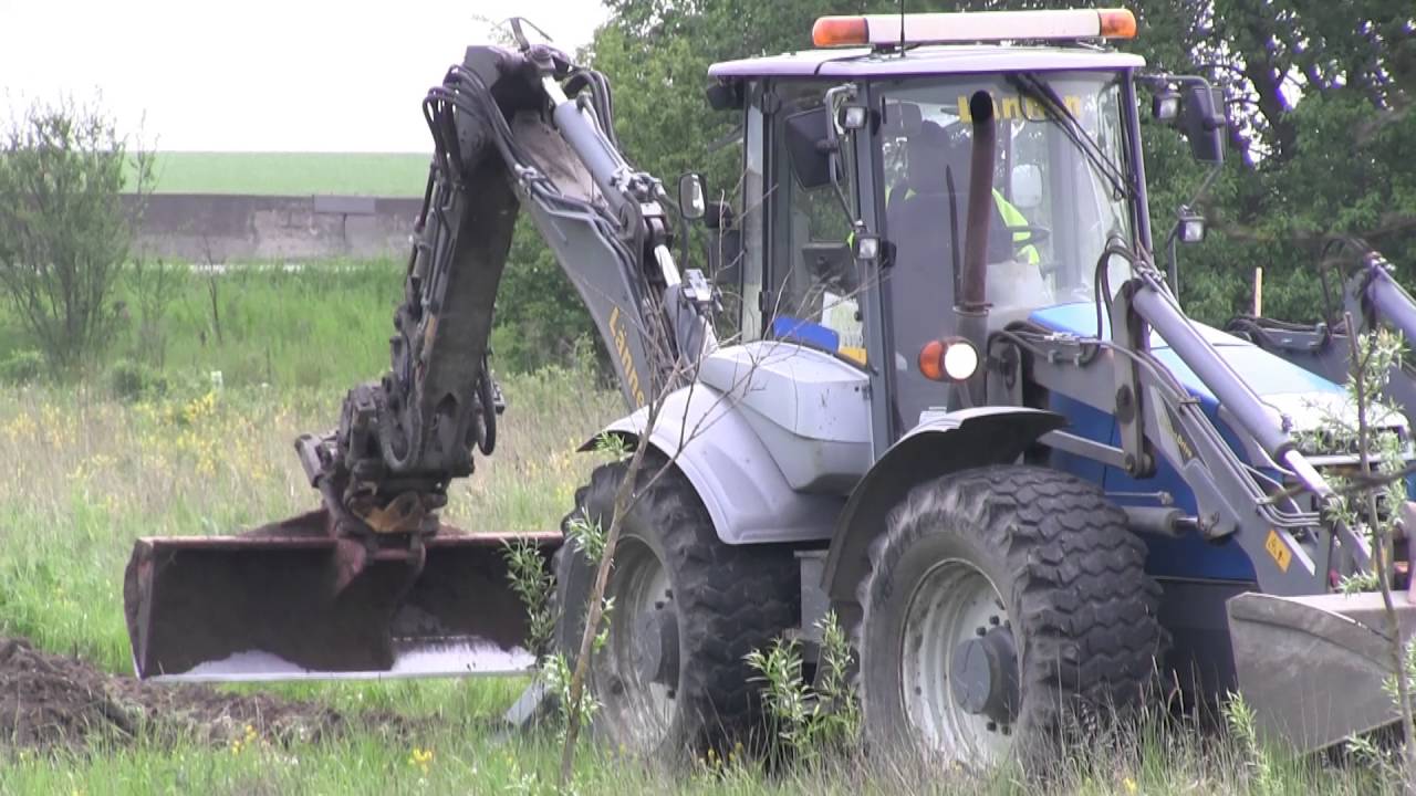 Lannen/Lännen 8600C Backhoe loader at work