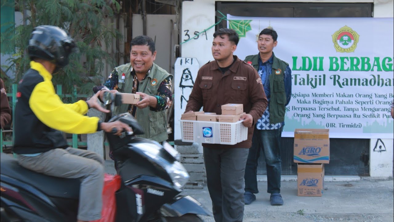 LDII dan PERSINAS ASAD Sulawesi Tengah Berbagi Takjil di bulan Ramadan