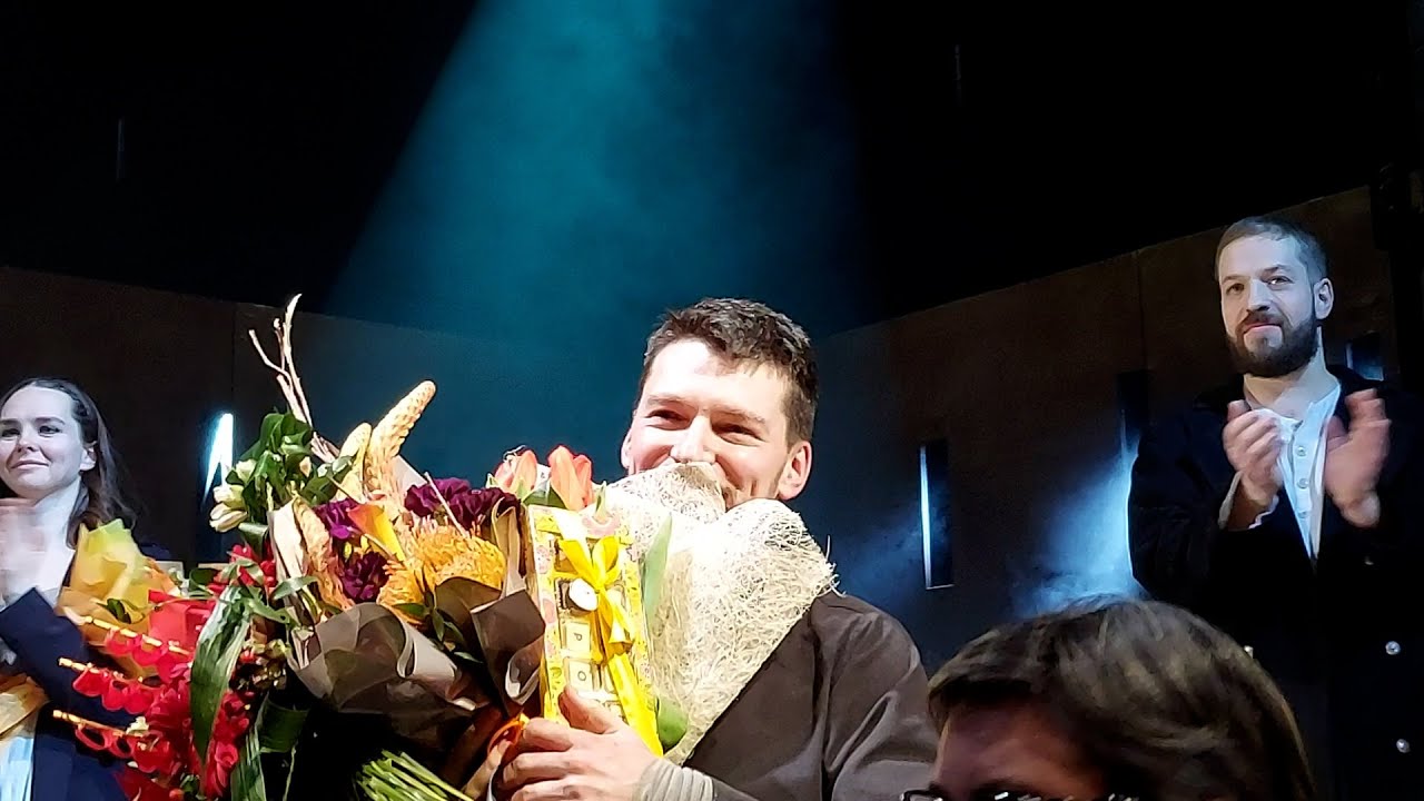 Даниил Страхов. Поклон после спектакля 