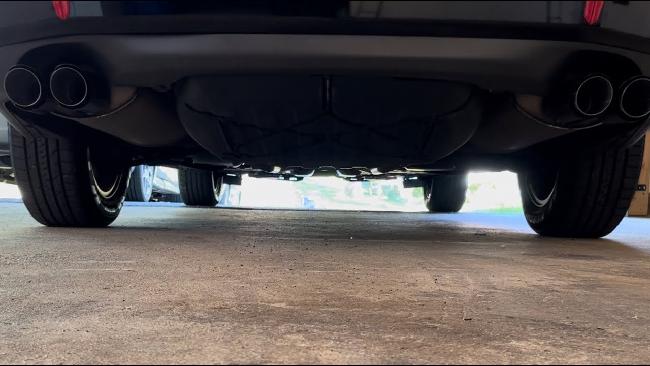 Как снять запасное колесо *Honda Crosstour (получение доступа к запасному колесу, установленному ...