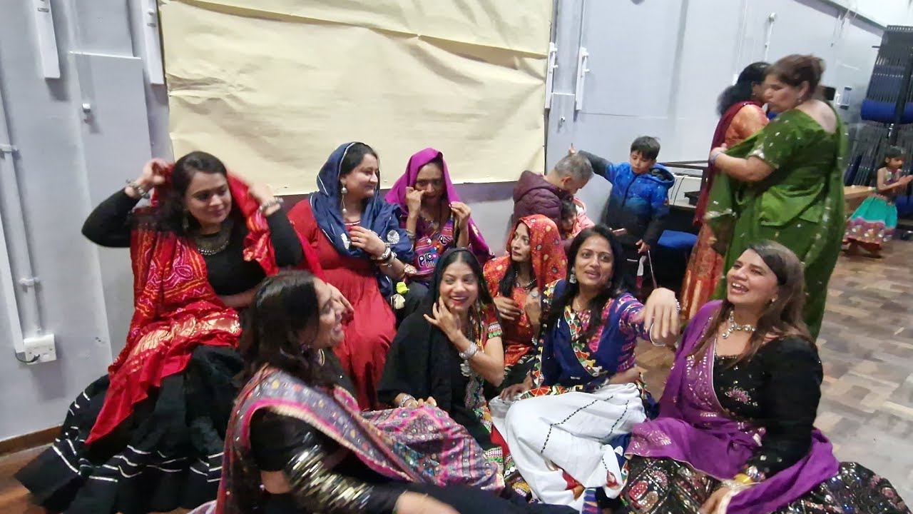 સરખે સરખી સયર ચાલી ગરબા રમવા