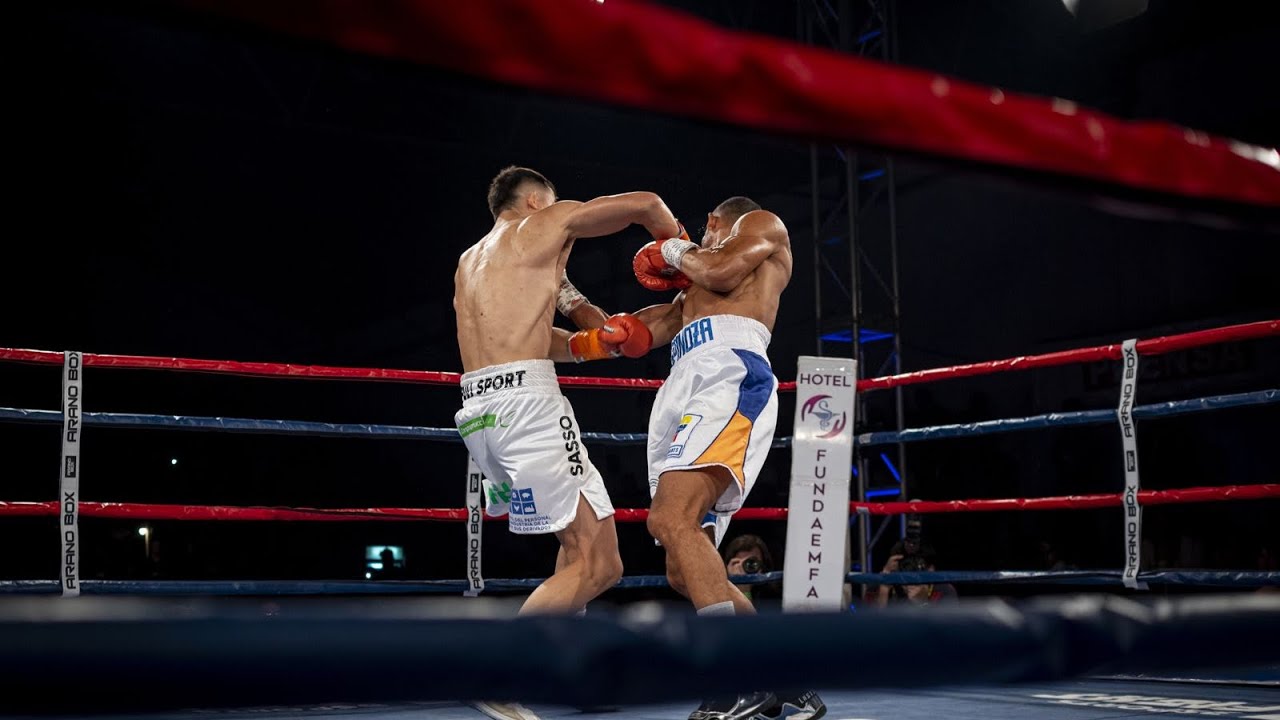 Adrián sasso VS Jose Espinoza     Título internacional C.M.B y título sudamericano