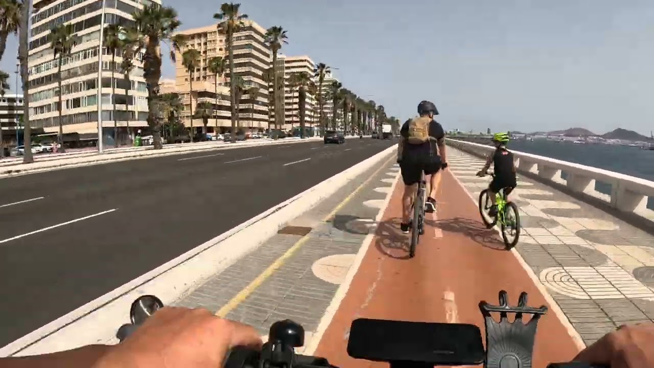 Las Palmas  rollerezés a parton.  2025 juli