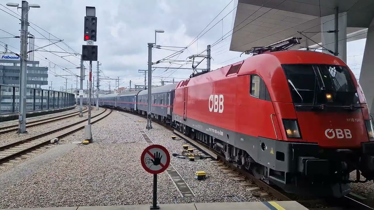 Einfahrt des nightjet 425+nightjet 40421+nightjet 491 am 08.06.2023 in Wien Hbf