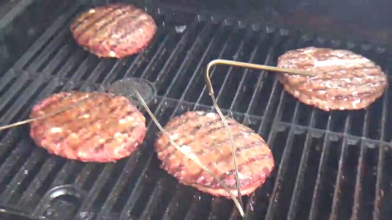 Grilling Burgers on Masterbuilt Smoker GFS in ?? Minutes Flat!  A How-To Guide for Beginners