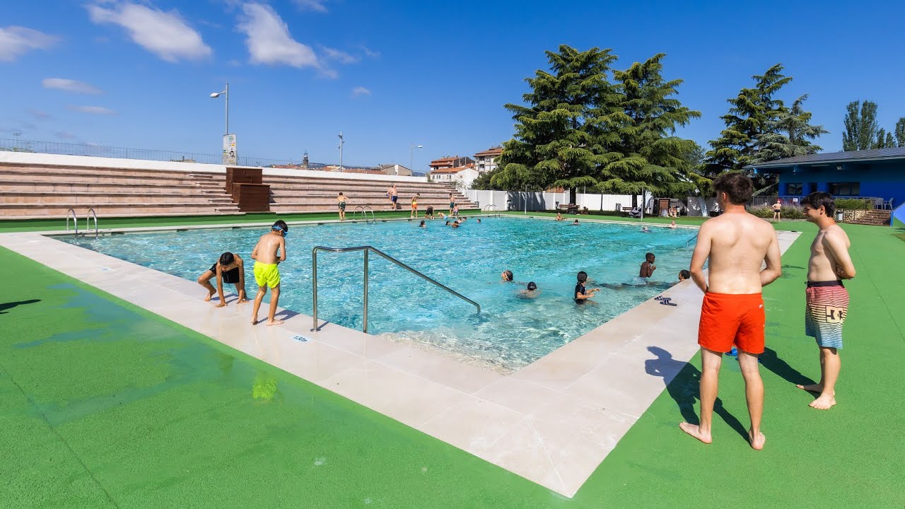La piscina municipal de Manlleu reobre després d'un estiu sense servei