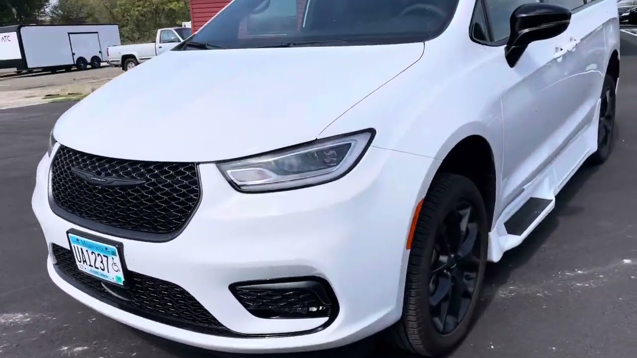 2024 Pacifica S with Rollx wheelchair conversion for sale