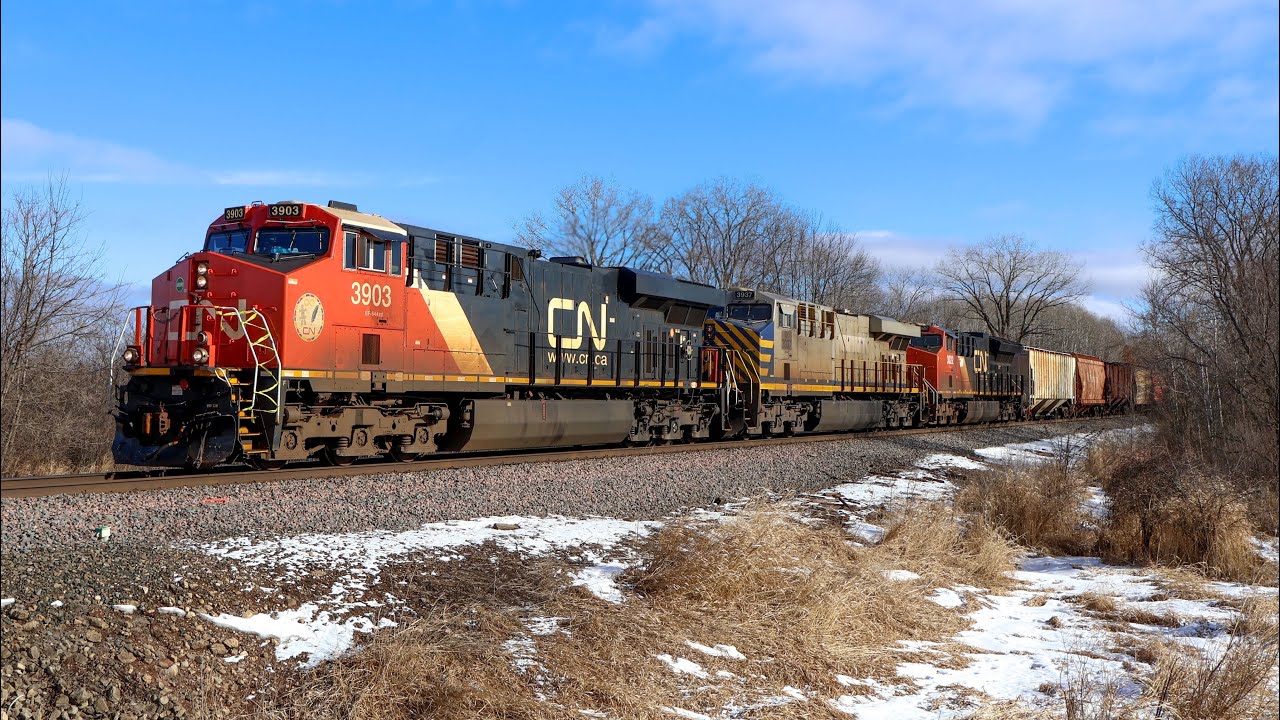 CN 3903 leads M343 with a TRIO of GEs!