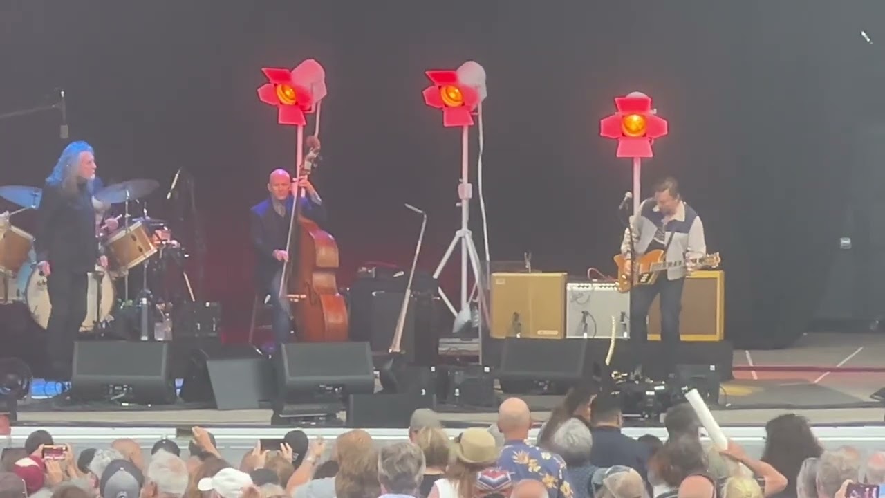 Robert Plant & Alison Krauss perform Led Zeppelin’s “Rock and Roll” at Jones Beach Theater 6/29/29