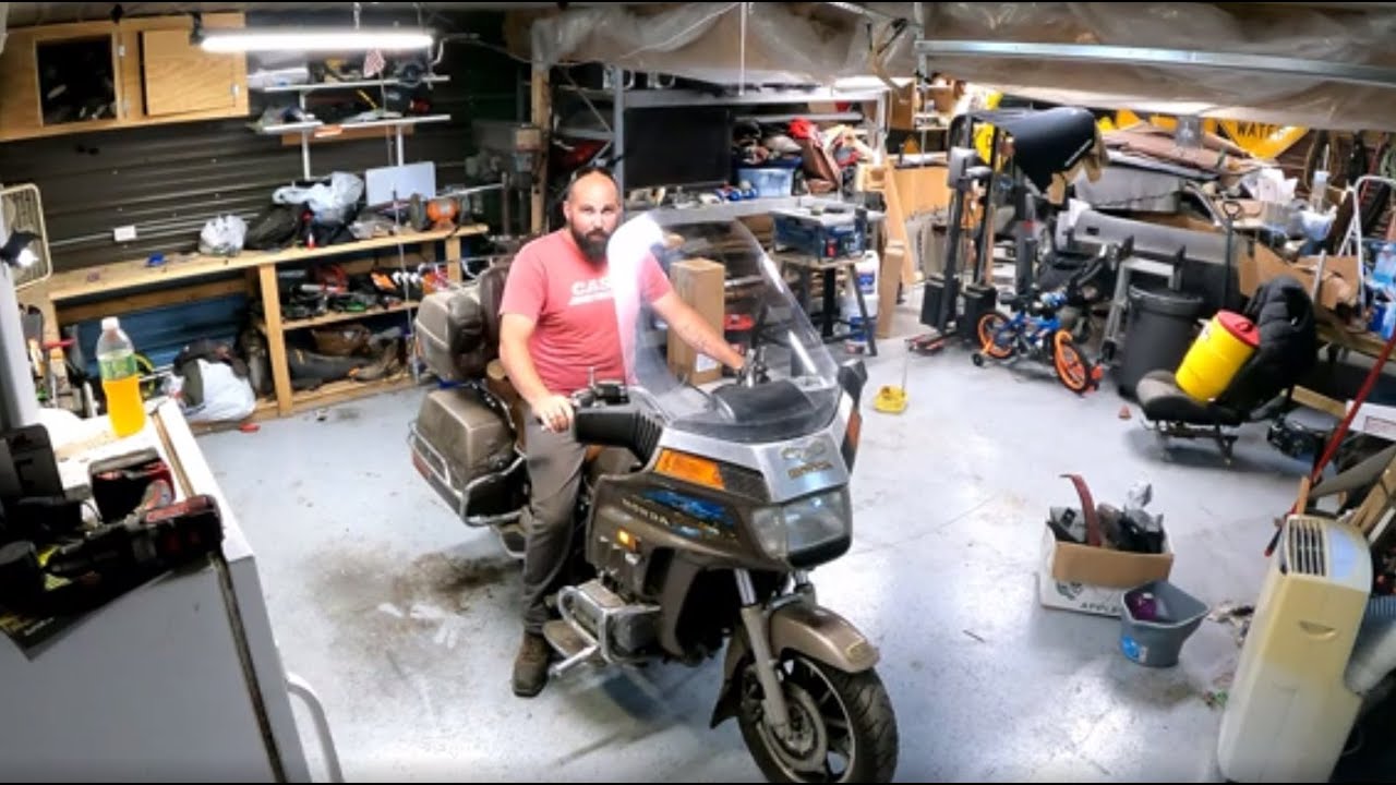 Goldwing Aspencade Cafe Racer part 1. Project Redwing