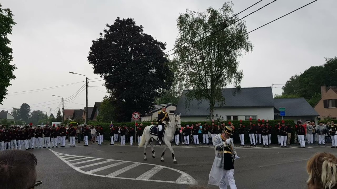 Marche Sainte Rolende Gerpinnes 2022 19 Dimanche de Pentec&ocirc;te premi&egrave;re d&eacute;charge de Gerpinnes-Flaches