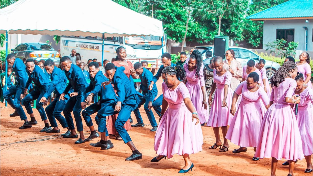 Live performance kwenye Tamasha la Uimbaji Kahama 