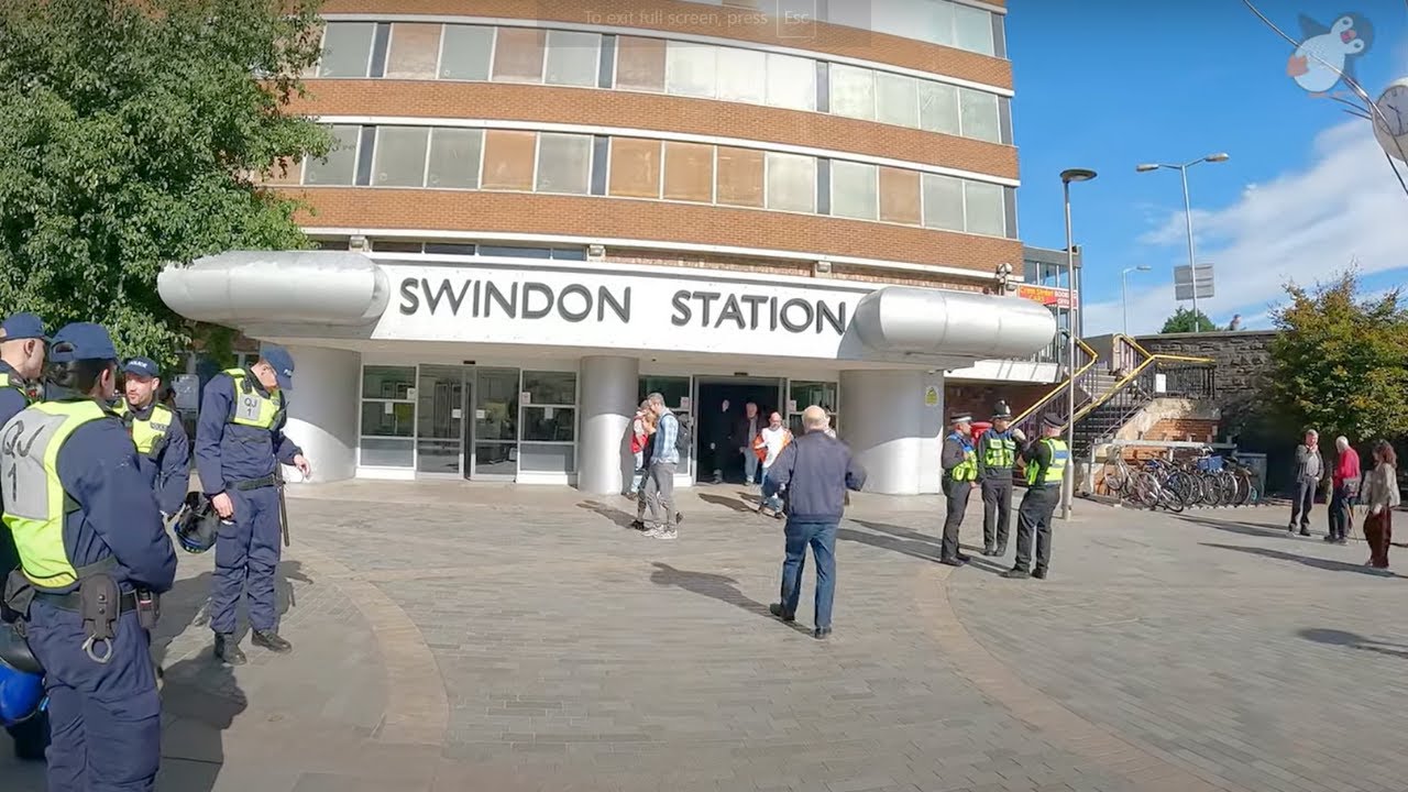 SWINDON Town Centre Walking Tour