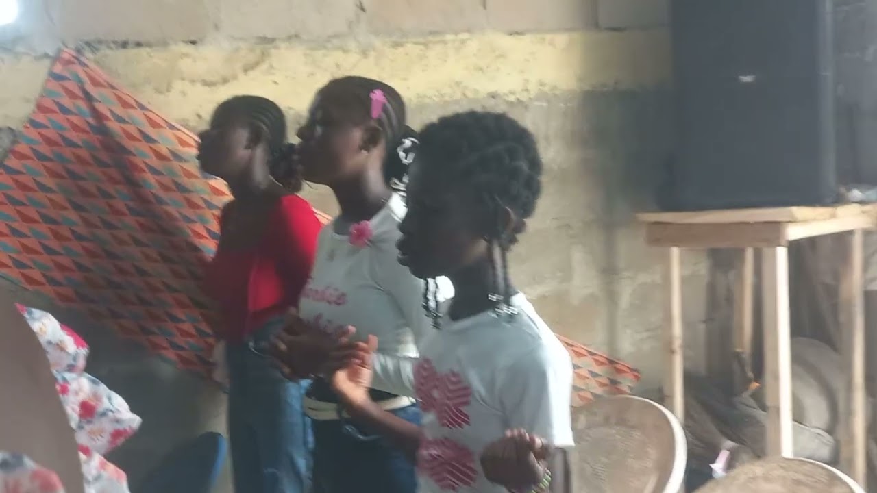 Cultes De Toutes Les Possibilités Dans La Maison Du Dieu Vivant!!