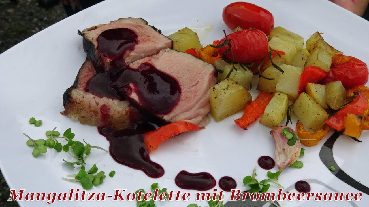 #250: Mangaliza-Kotelette mit Brombeersauce vom Gasgrill - geht auch mit normalem Schweinekotelett