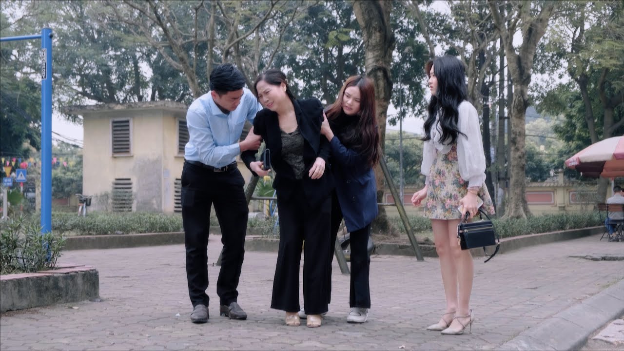 Nữ Chủ Tịch Phải Làm Osin Ngày Về Ra Mắt Bị Tố Khiến Mẹ Chồng Phải Ngồi Xe Lăn Và Cái Kết - Tập1043