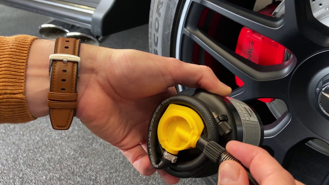 Saiba como utilizar o kit de reparação de pneus no seu Mercedes-Benz
