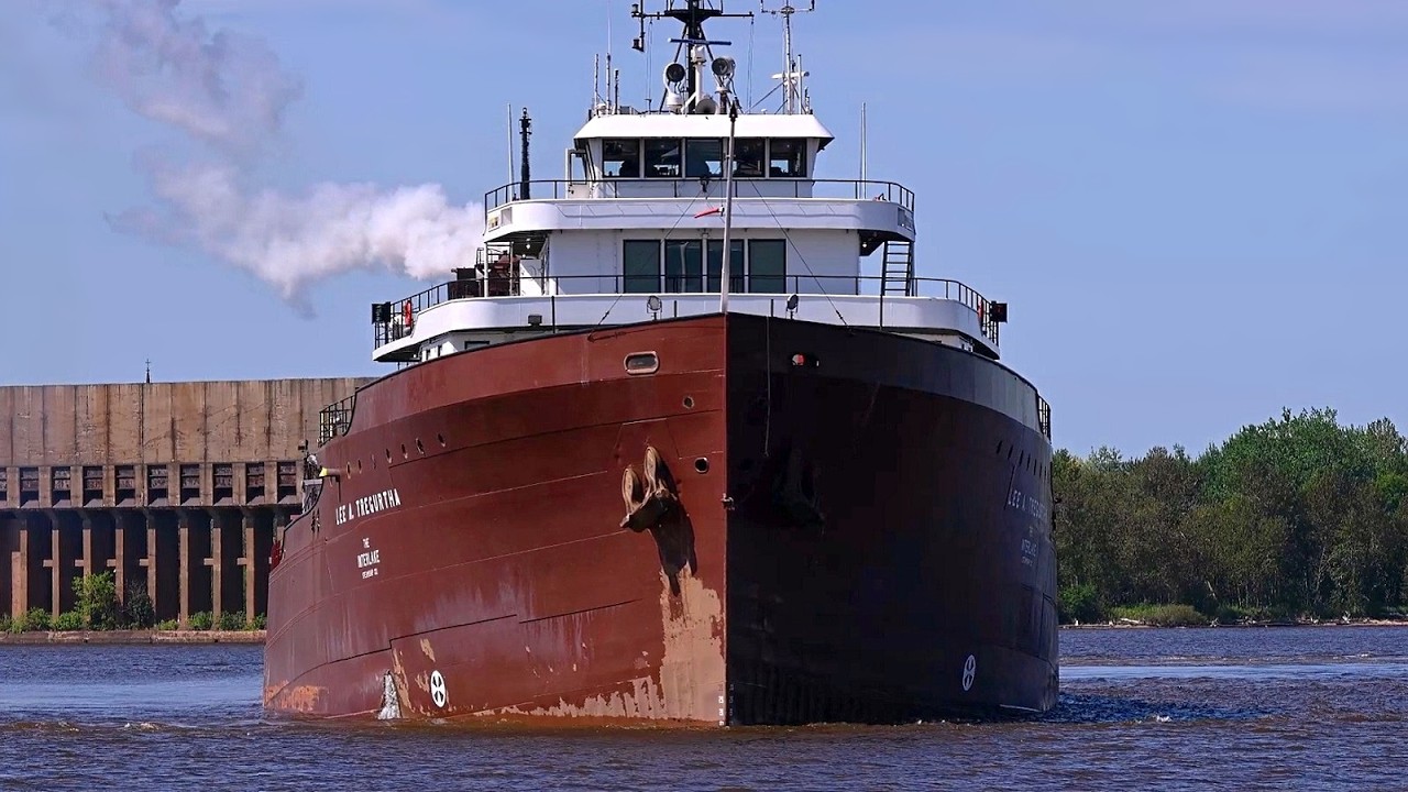 Lee A. Tregurtha - Rumbling Out of Superior, Loaded Down Heavy