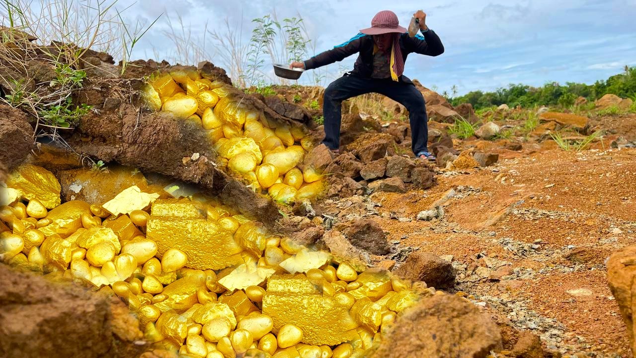 wow amazing finding! a gold hunter found a lot of gold treasure  at mountain