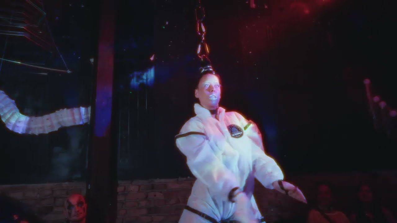 Hair Suspension - The Astronaut