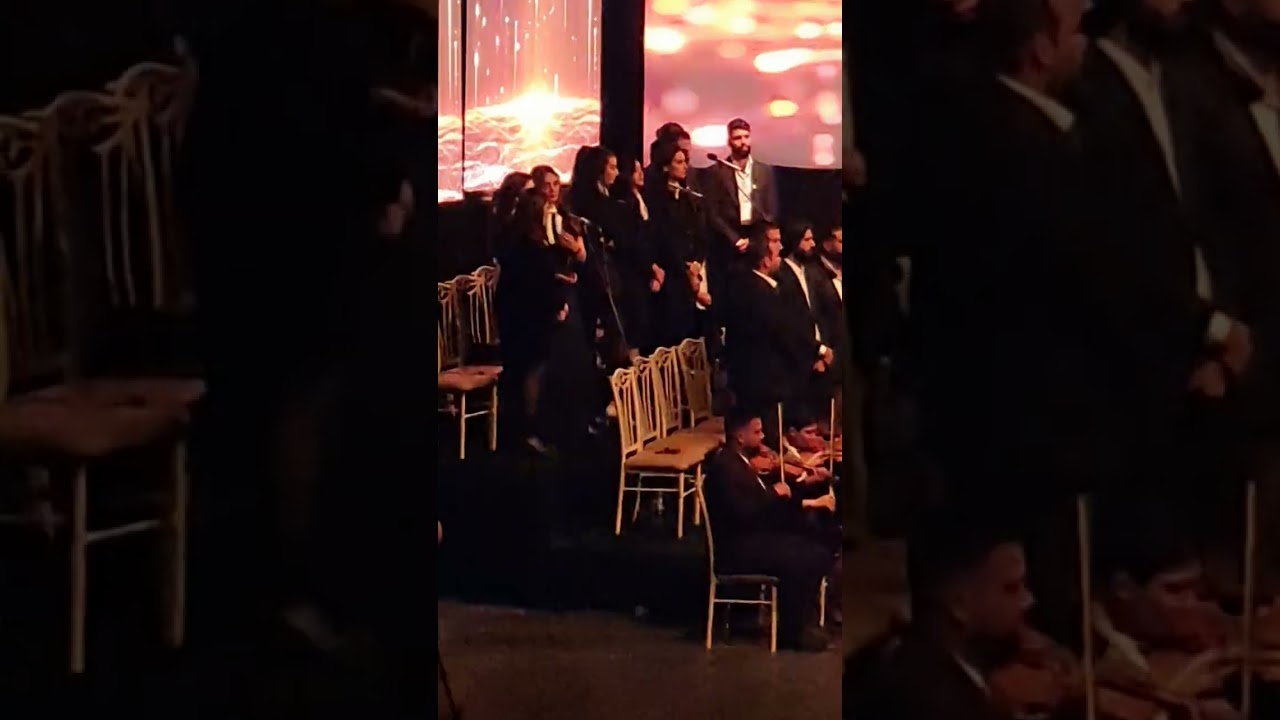 اريد ابجي على صدرك موال واغنية ادري بطريقي صعب للفنان كاظم الساهر تقديم فرفة مصطفى زاير على المسرح