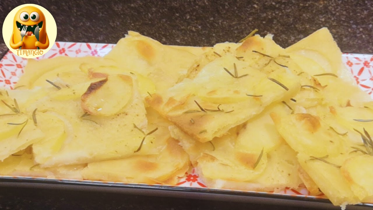 🥔 Schiacciata di patate croccante: ricetta facile e veloce pronta in pochi minuti senza lievitazione
