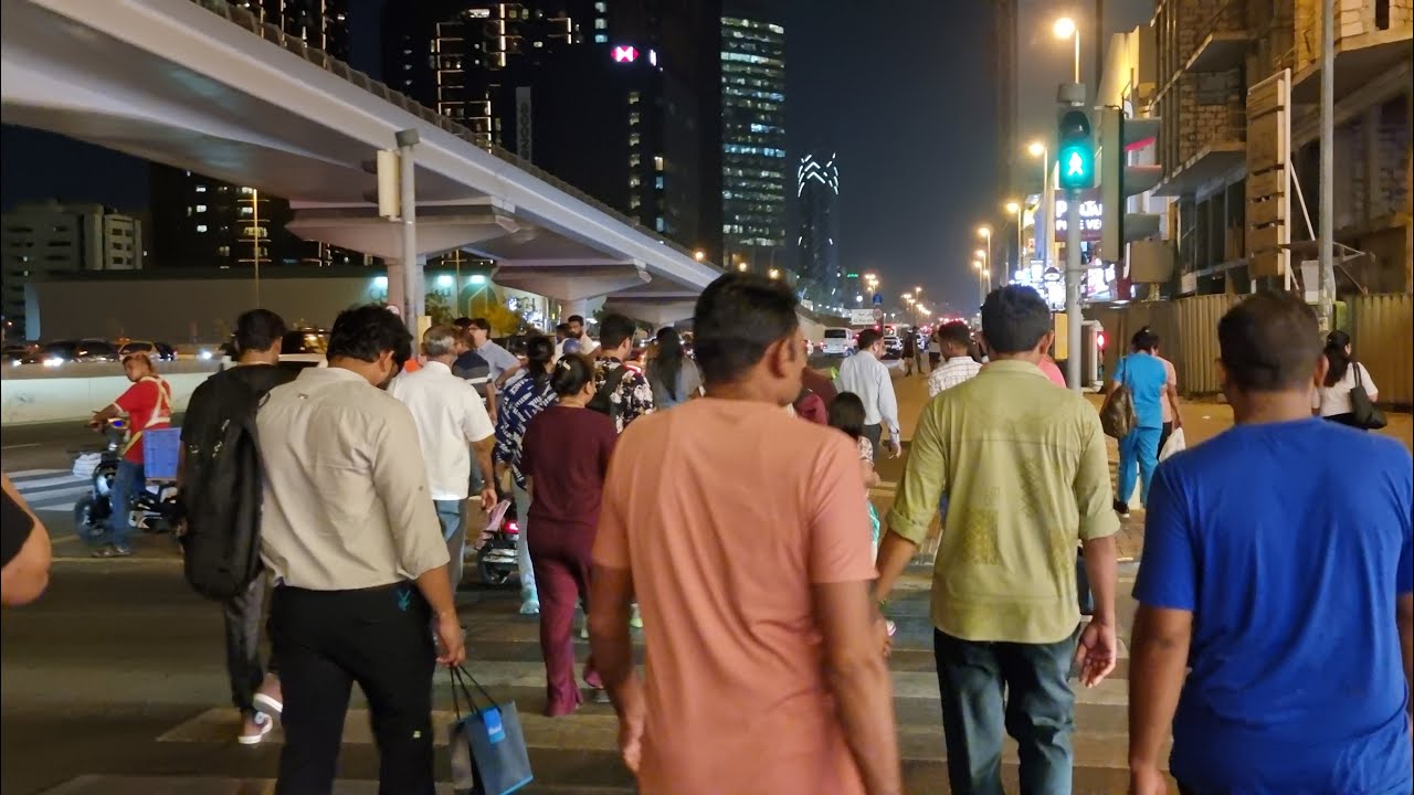 Dubai Karama "Nightlife" SKB Zayed St: No beggars & illegal street vendors?