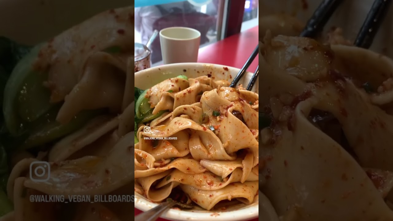 Happy Noodle House on Davie Street in Vancouver #plantbaseddiet #vegan #plantfoods #vancouvervegan