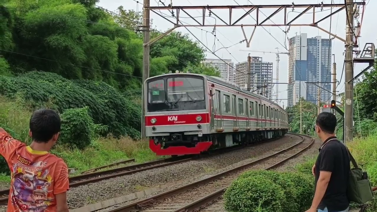Hunting Kereta Di Pondok Cina || Ngabuburit dan Comeback