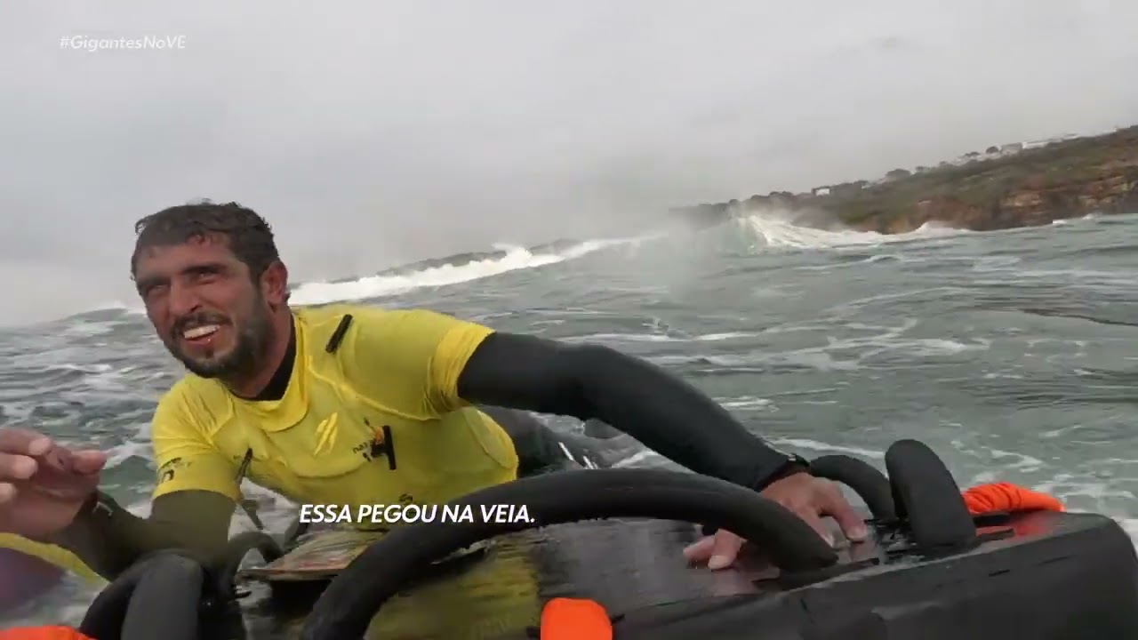 Surfistas buscam recorde mundial no Gigantes de Nazaré