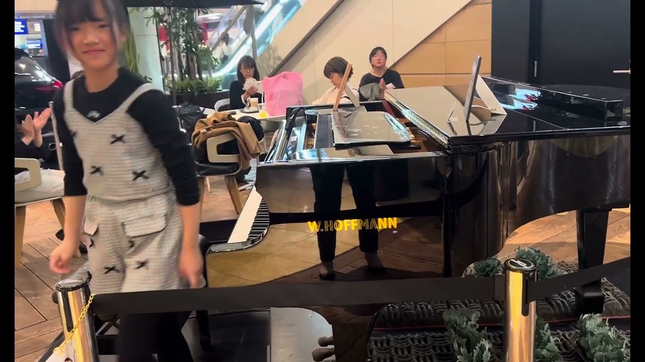 羽田空港ストリートピアノ・黒鍵（小5）