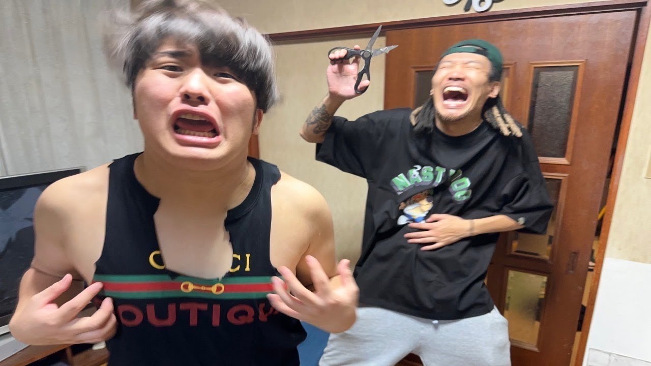 友達の10万円の服をハサミでタンクトップにしてみた【ドッキリ】