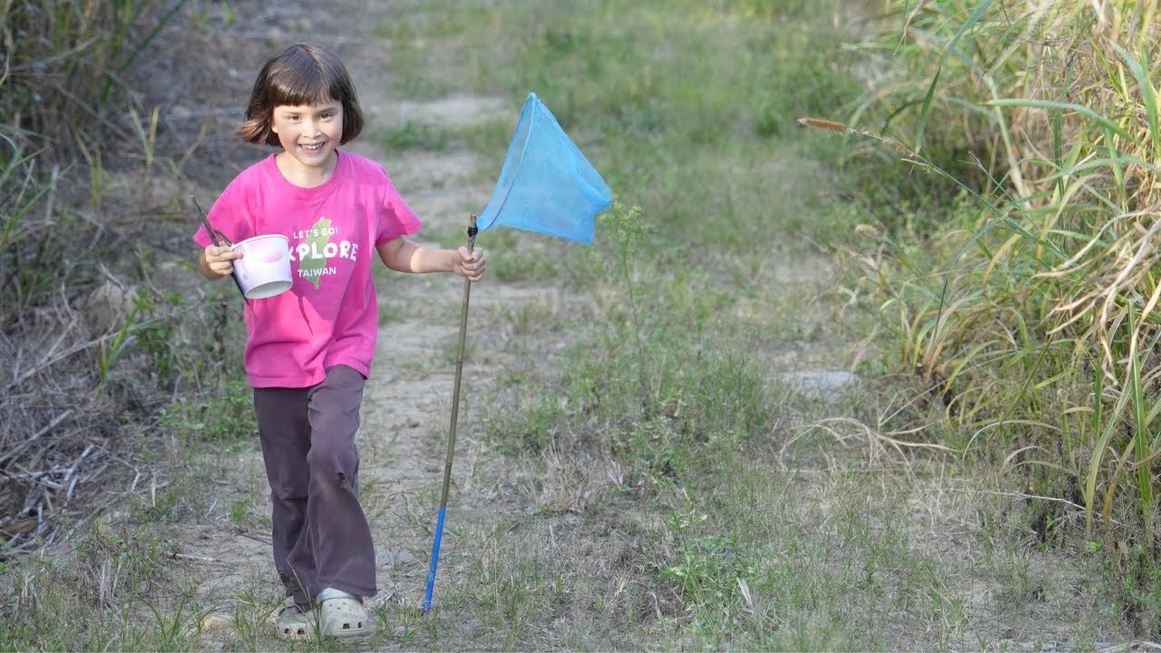 老外的七個女兒住台灣鄉下，閒暇時間可以做什麼呢？Tech-Free Girls Explore Taiwan Countryside, Catch Critters, & Make Memories