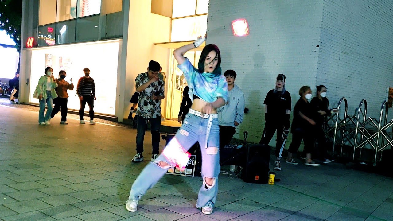 20220510 195234 《Alina#LightShow》 Black Mist #블랙미스트 Hongdae Street Busking 홍대 거리 버스킹 #SnowHorse