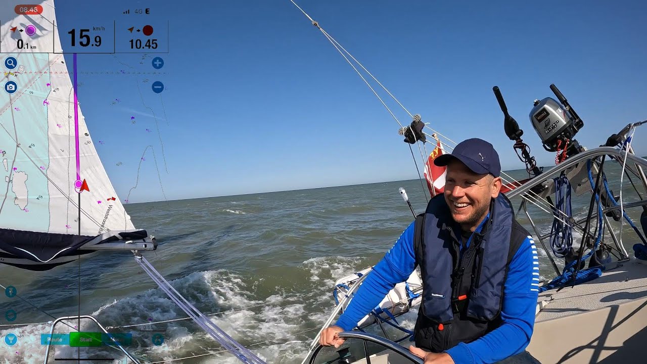 Maxi 95 - From Blankenberge to France - Fast sailing with the spinnaker 10 knots - Girl freaks out !