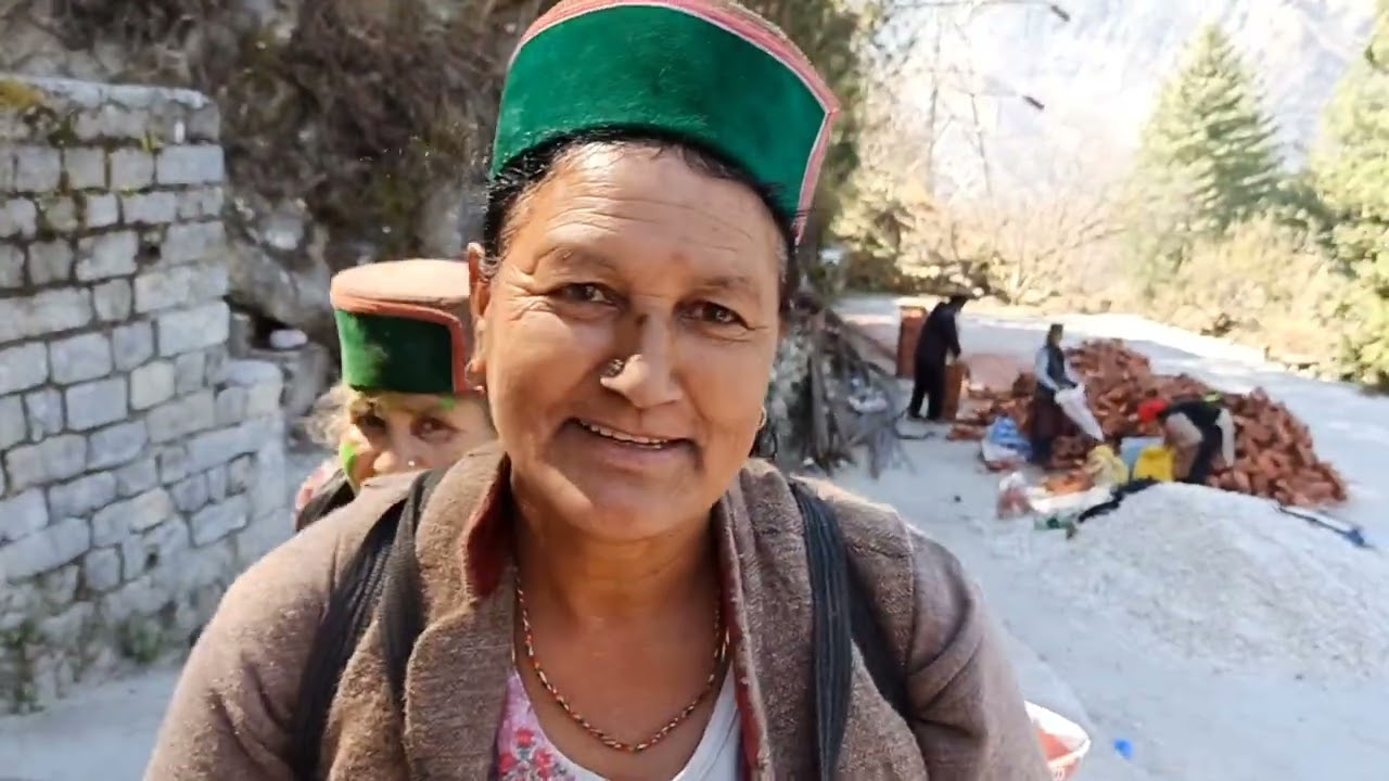 Helping Hands from Ponda Village | Ponda Gaon ke Log Nunnery ki Sewa Mein 🙏