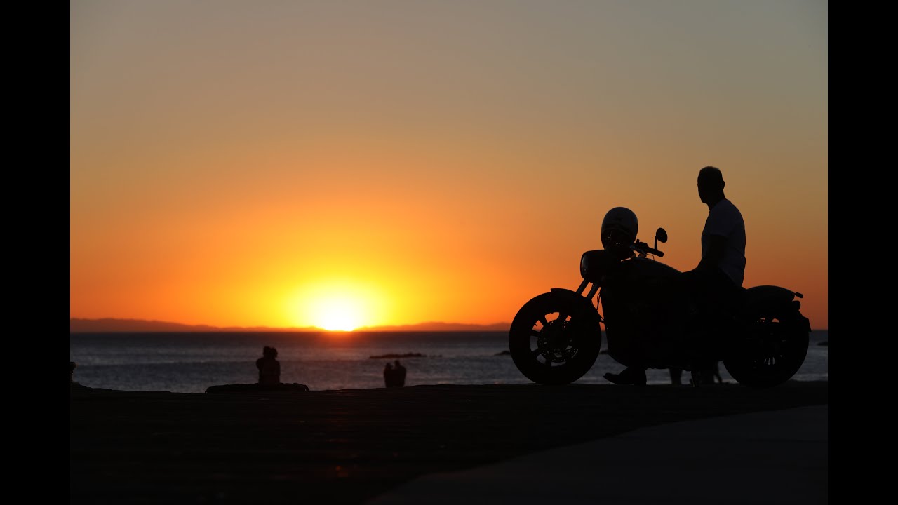 CALIFORNIA COASTLINE - TRIUMPH SPEEDMASTER VERSUS INDIAN SCOUT BOBBER - WHICH ONE WOULD YOU CHOOSE?