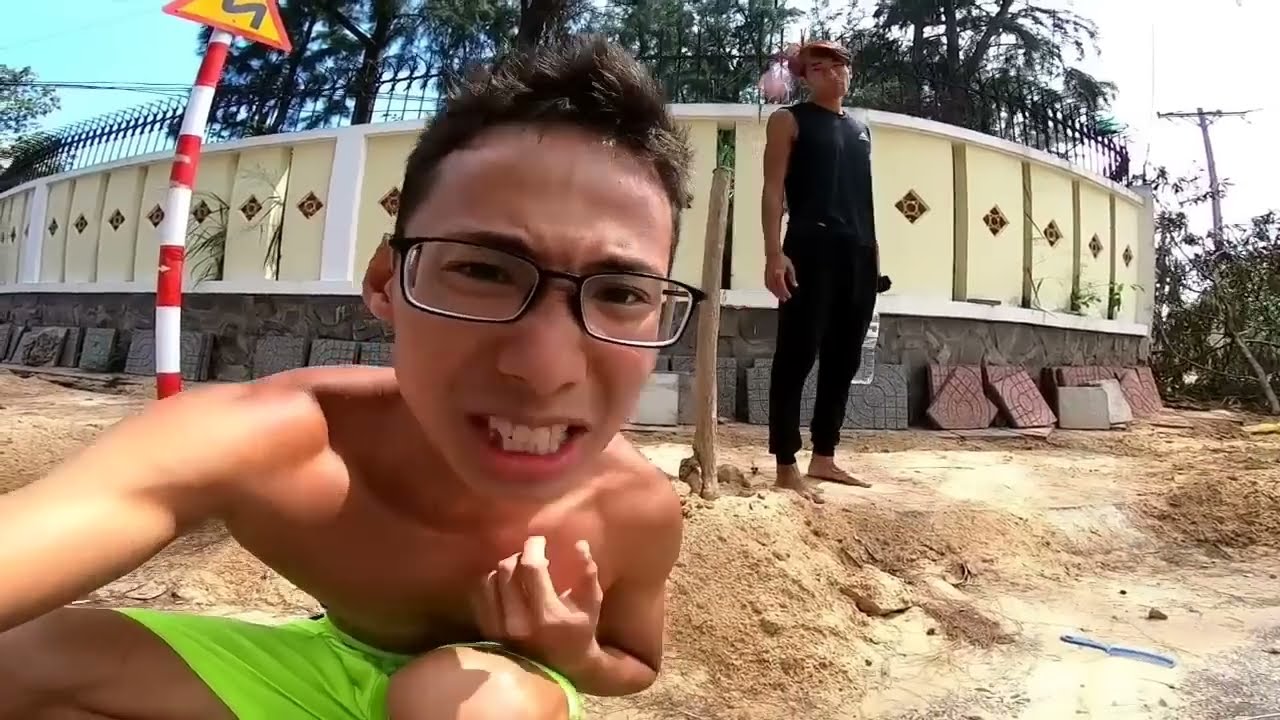 LAYTV | ĐI BIỂN HÀI HƯỚC