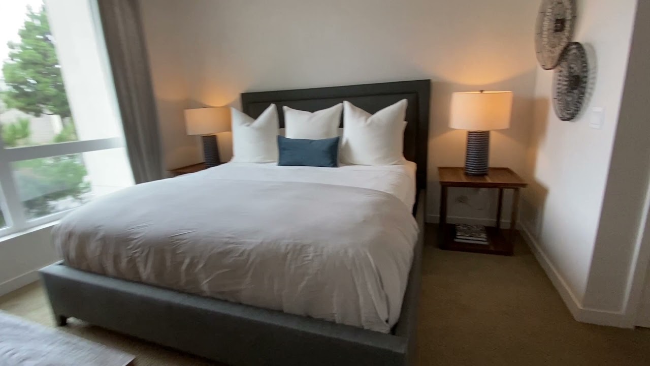 Поиск квартиры в округе Ориндж: жилой комплекс The Residences on Jamboree, Ирвайн, Калифорния.