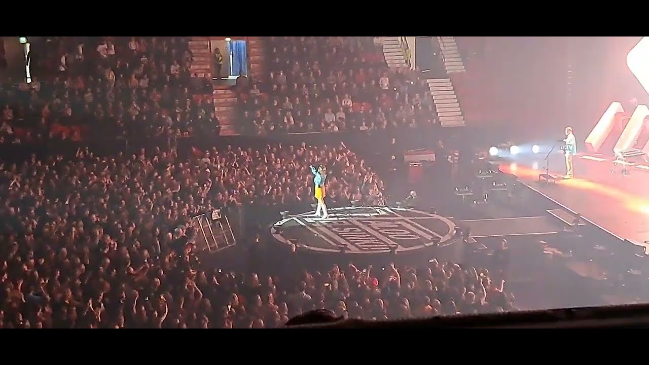 Haloo Helsinki! - Pulp Fiction - Live at Helsinki Jäähalli 17.12.2022
