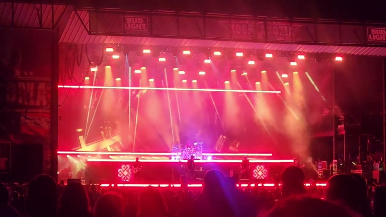 Breaking Benjamin- Blow Me Away (Live)