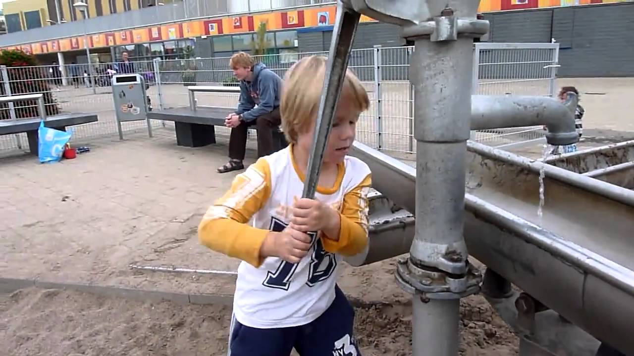 Jarige Midas 05 - De 'Zandspeeltuin' Lekker spelen met modder