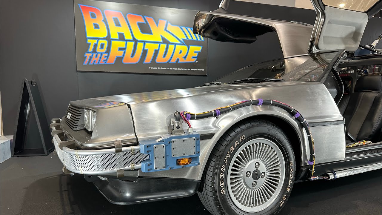 アオシマ 1/24 タイムマシン　デロリアン　実車解説